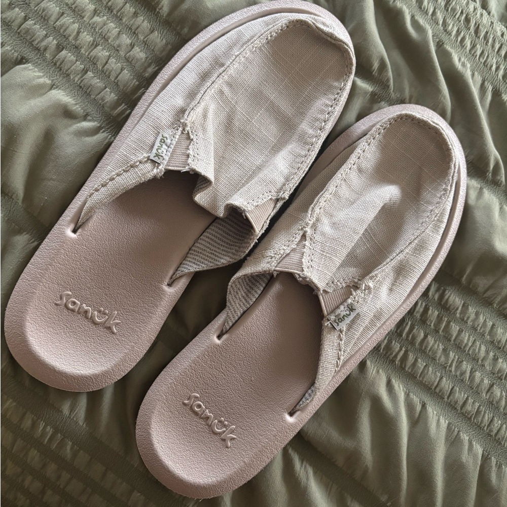 Sanuk slip on